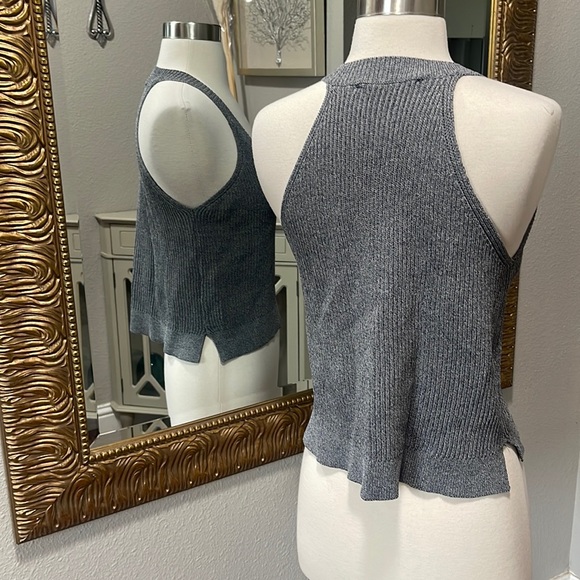ASTR Gray Sleeveless Ribbed Sweater V Neck Tank - Picture 3 of 6
